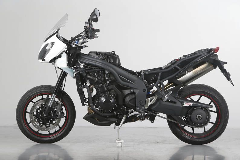 Comparativa trail: Aprilia, Kawasaki y Triump. Galería de fotos.