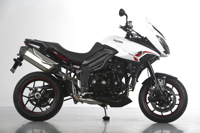 Comparativa trail: Aprilia, Kawasaki y Triump. Galería de fotos.