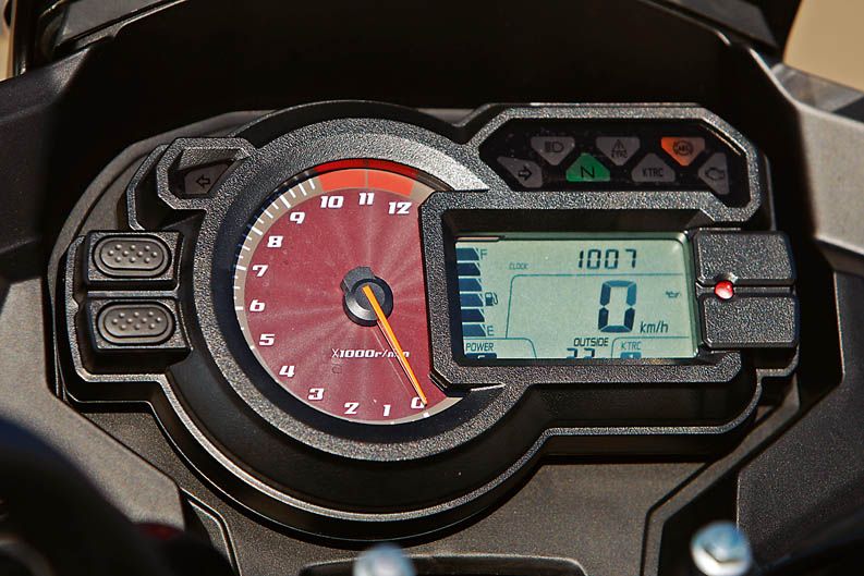 Comparativa trail: Aprilia, Kawasaki y Triump. Galería de fotos.