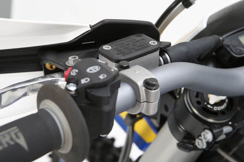 Comparativa Husaberg TE 300 y KTM 300 EXC. Galería de fotos
