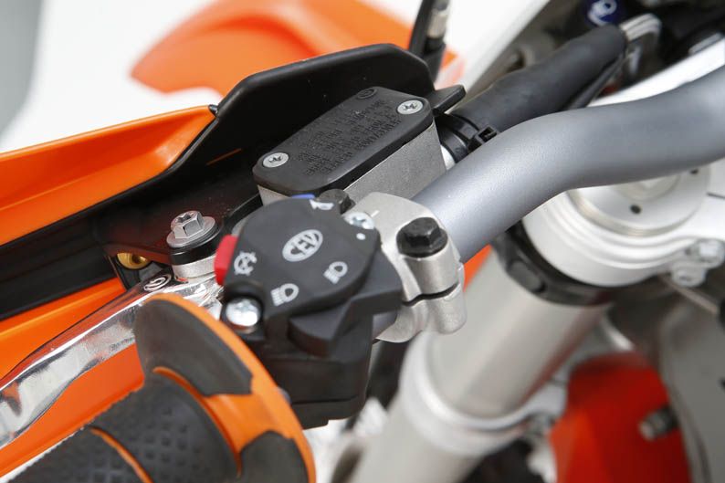 Comparativa Husaberg TE 300 y KTM 300 EXC. Galería de fotos