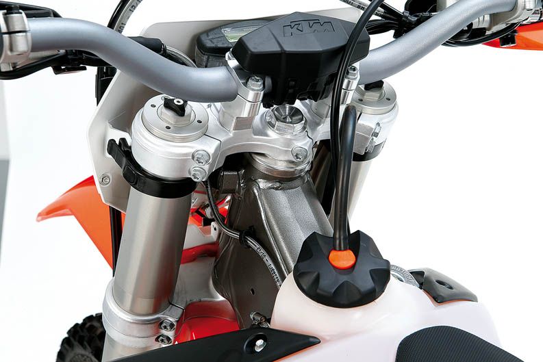Comparativa Husaberg TE 300 y KTM 300 EXC. Galería de fotos