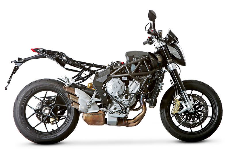 Comparativa MV Augusta brutale 800, Triumph Street Triple R ABS y Yamaha MT-09. Fotos