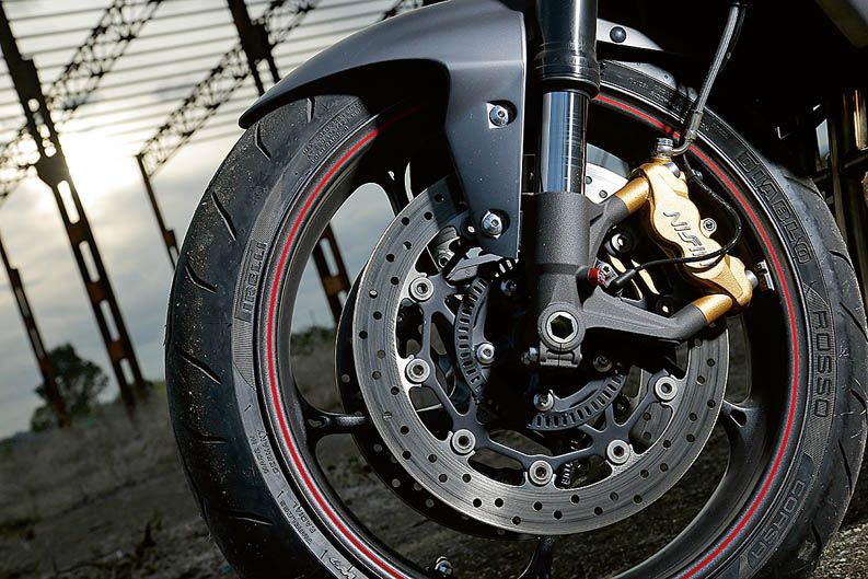 Comparativa MV Augusta brutale 800, Triumph Street Triple R ABS y Yamaha MT-09. Fotos