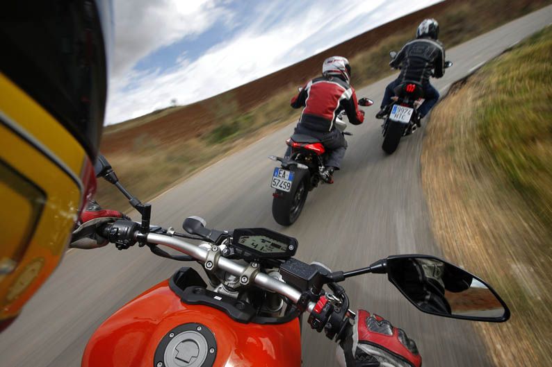 Comparativa MV Augusta brutale 800, Triumph Street Triple R ABS y Yamaha MT-09. Fotos