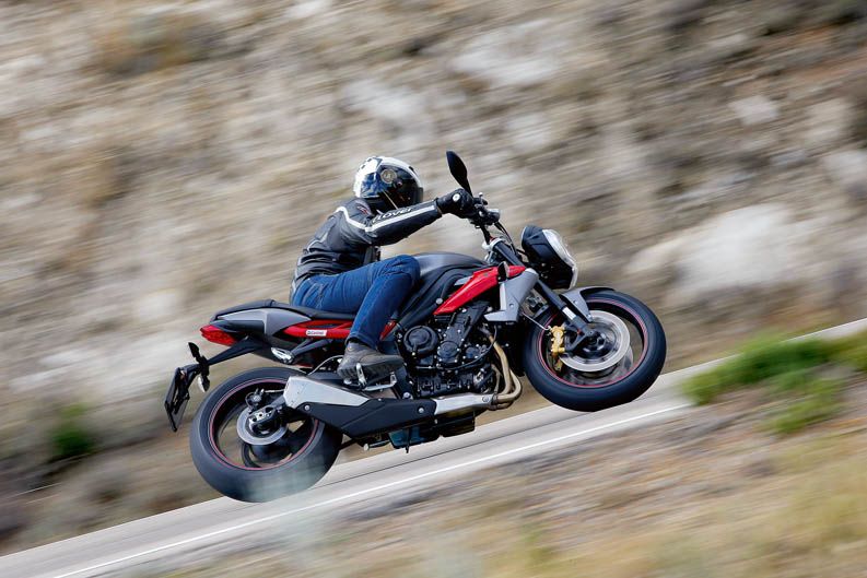 Comparativa MV Augusta brutale 800, Triumph Street Triple R ABS y Yamaha MT-09. Fotos