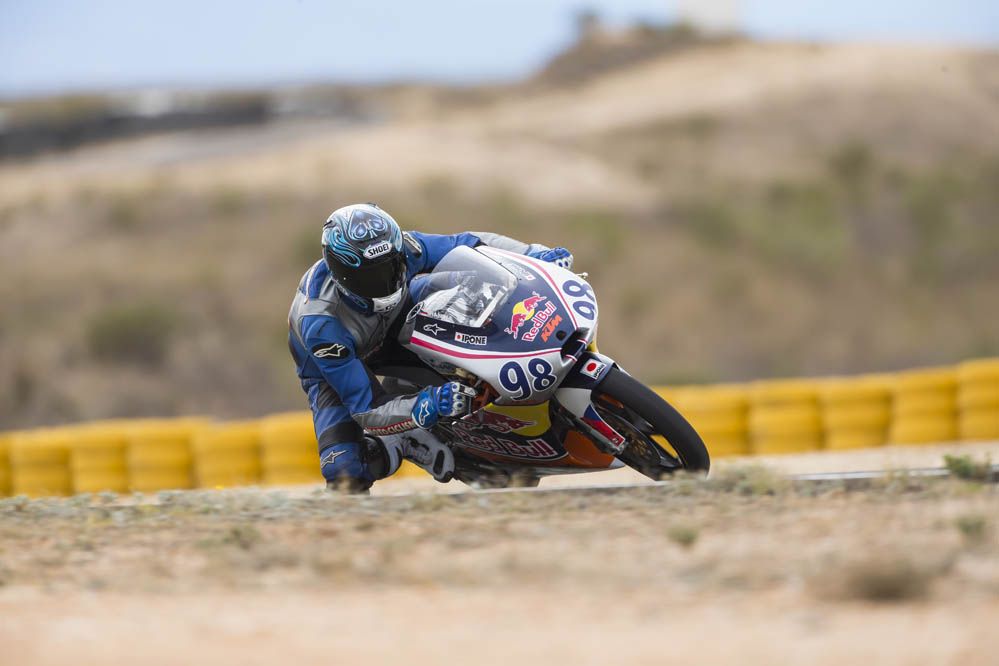 Motociclismo prueba la KTM de Moto3. Galería de fotos