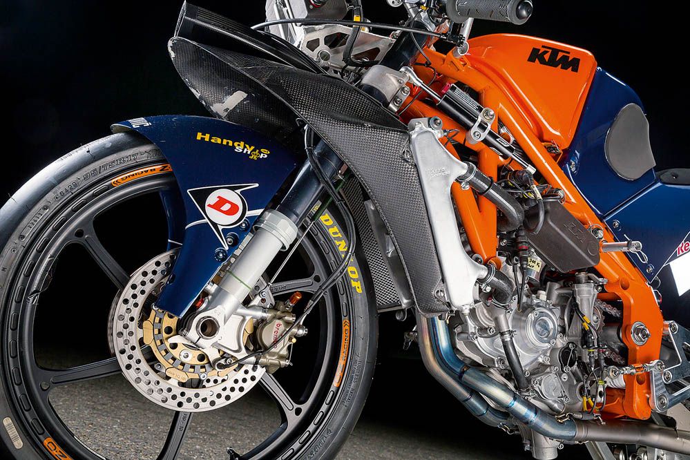 Motociclismo prueba la KTM de Moto3. Galería de fotos