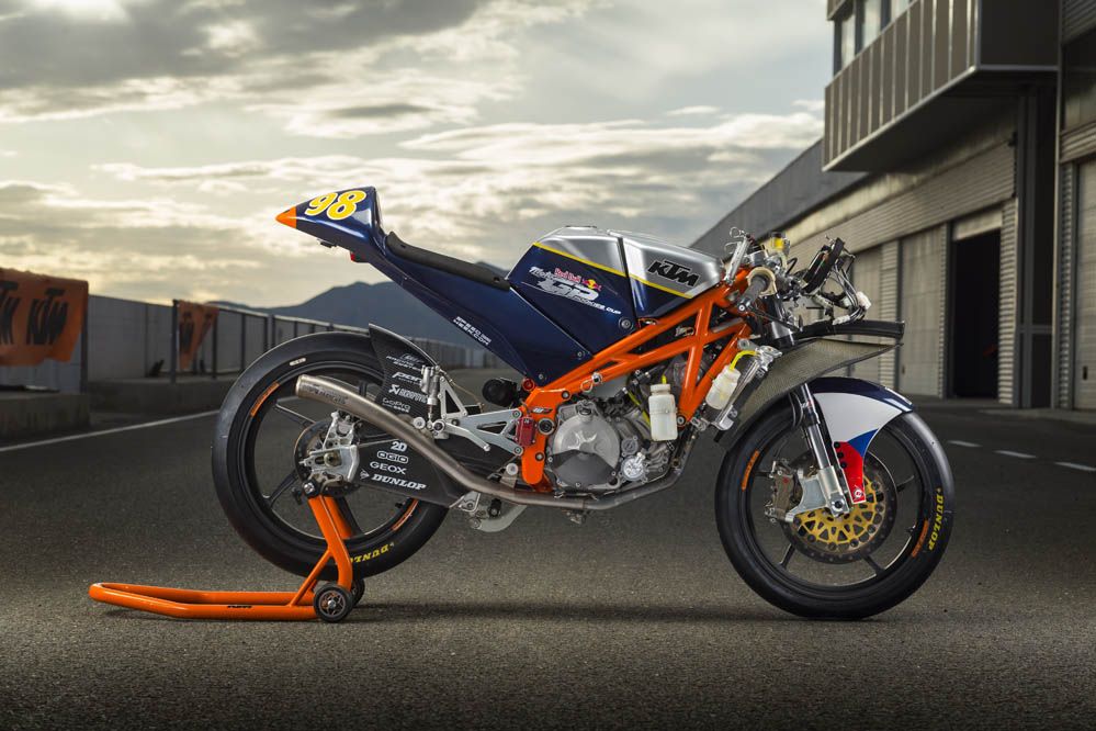 Motociclismo prueba la KTM de Moto3. Galería de fotos