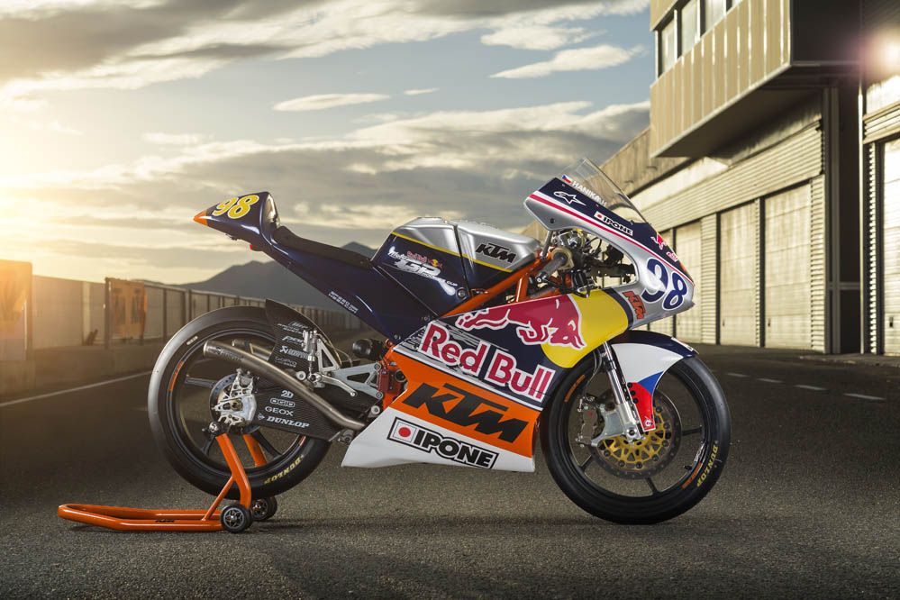 Motociclismo prueba la KTM de Moto3. Galería de fotos