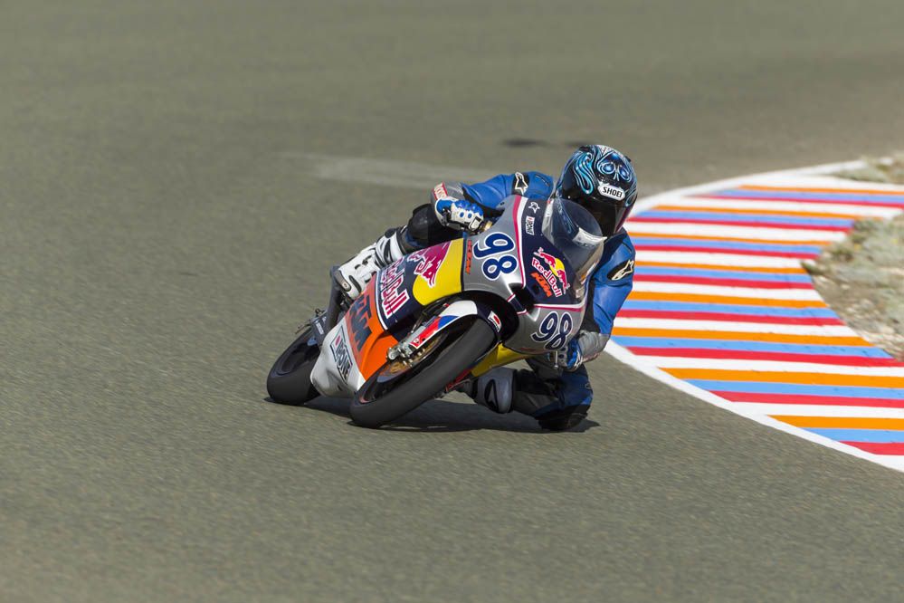 Motociclismo prueba la KTM de Moto3. Galería de fotos