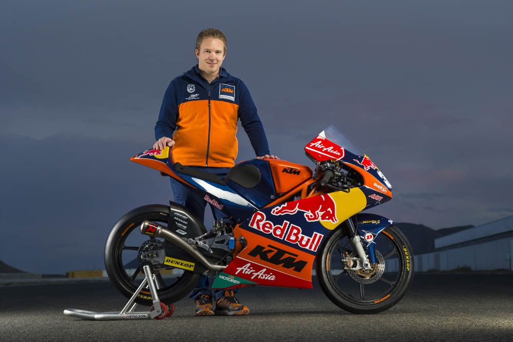 Motociclismo prueba la KTM de Moto3. Galería de fotos