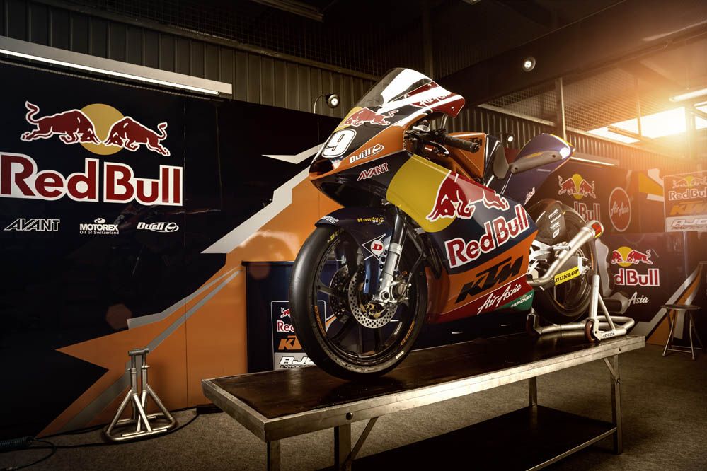 Motociclismo prueba la KTM de Moto3. Galería de fotos