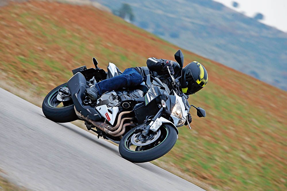Comparativa naked Kawasaki, Suzuki y Yamaha. Galería de fotos