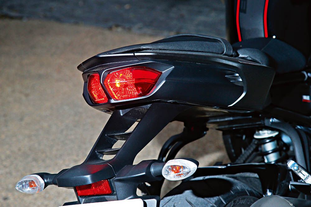 Comparativa naked Kawasaki, Suzuki y Yamaha. Galería de fotos