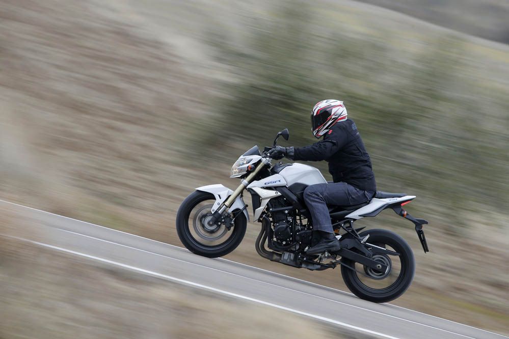 Comparativa naked Kawasaki, Suzuki y Yamaha. Galería de fotos