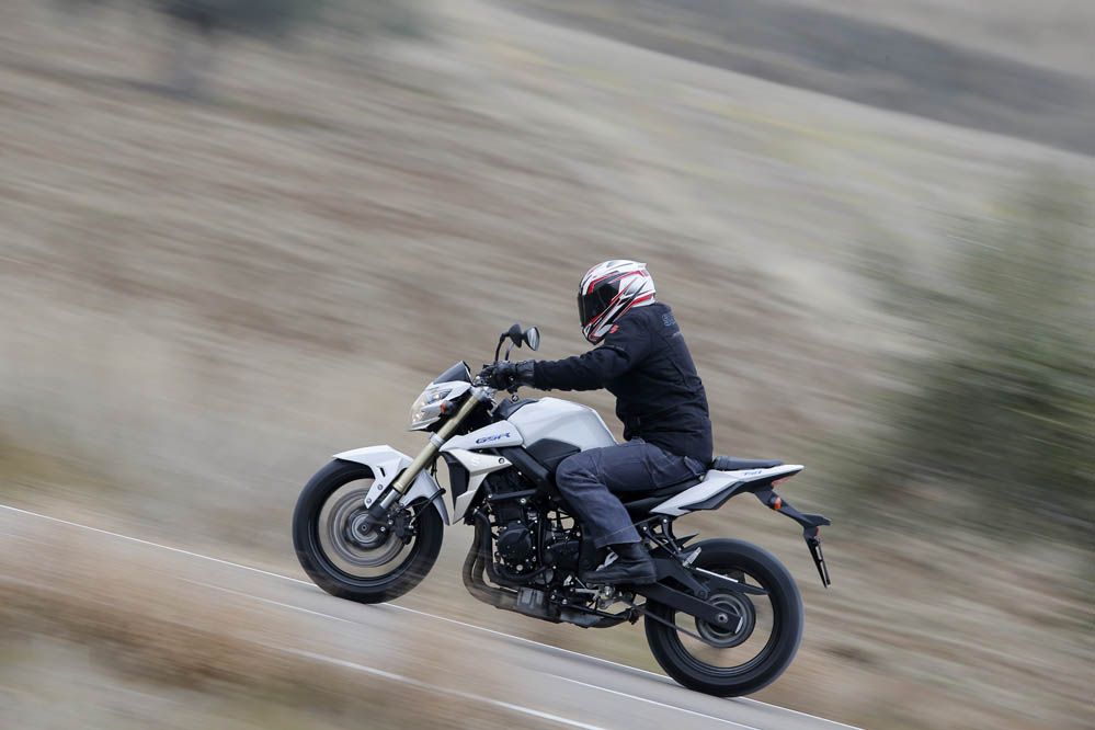 Comparativa naked Kawasaki, Suzuki y Yamaha. Galería de fotos