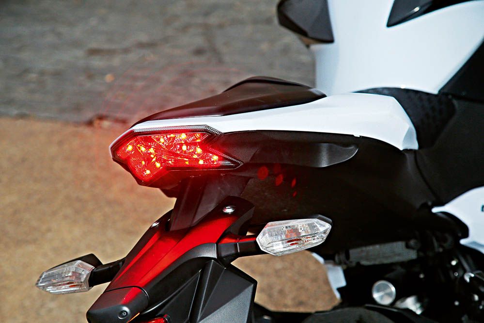 Comparativa naked Kawasaki, Suzuki y Yamaha. Galería de fotos