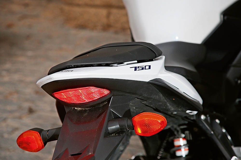 Comparativa naked Kawasaki, Suzuki y Yamaha. Galería de fotos