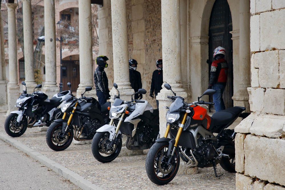 Comparativa naked Kawasaki, Suzuki y Yamaha. Galería de fotos