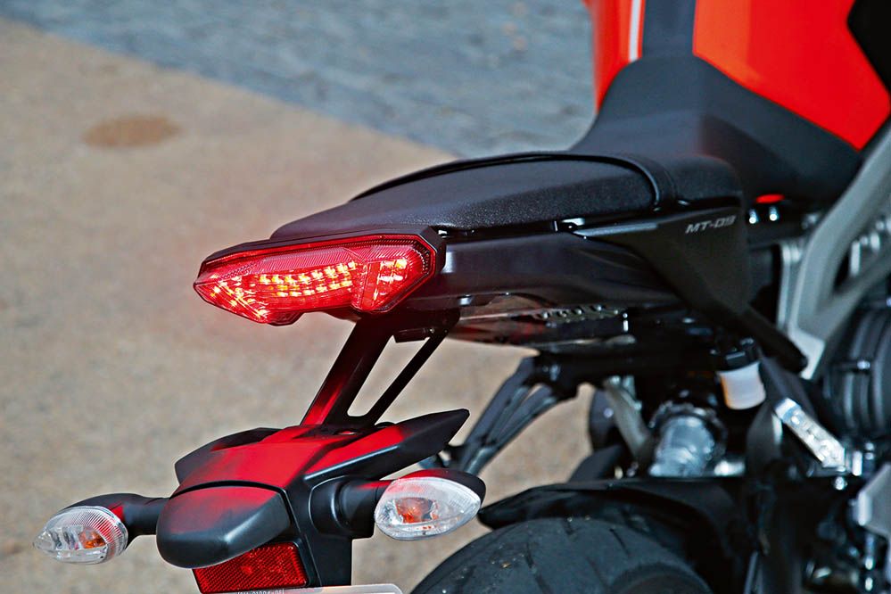 Comparativa naked Kawasaki, Suzuki y Yamaha. Galería de fotos