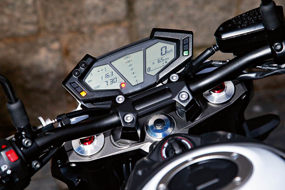 Comparativa naked Kawasaki, Suzuki y Yamaha. Galería de fotos