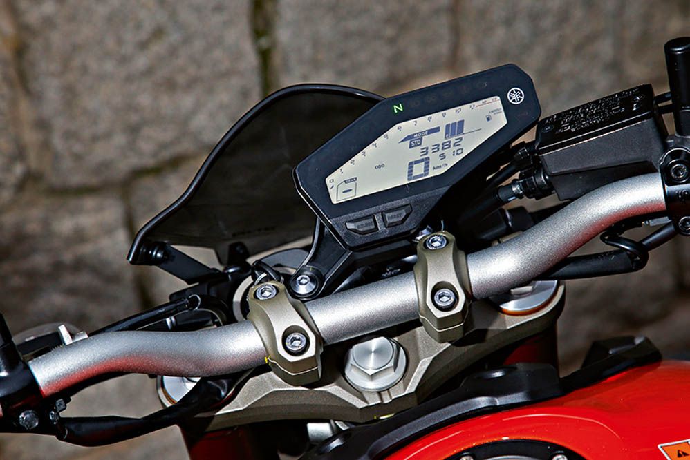 Comparativa naked Kawasaki, Suzuki y Yamaha. Galería de fotos