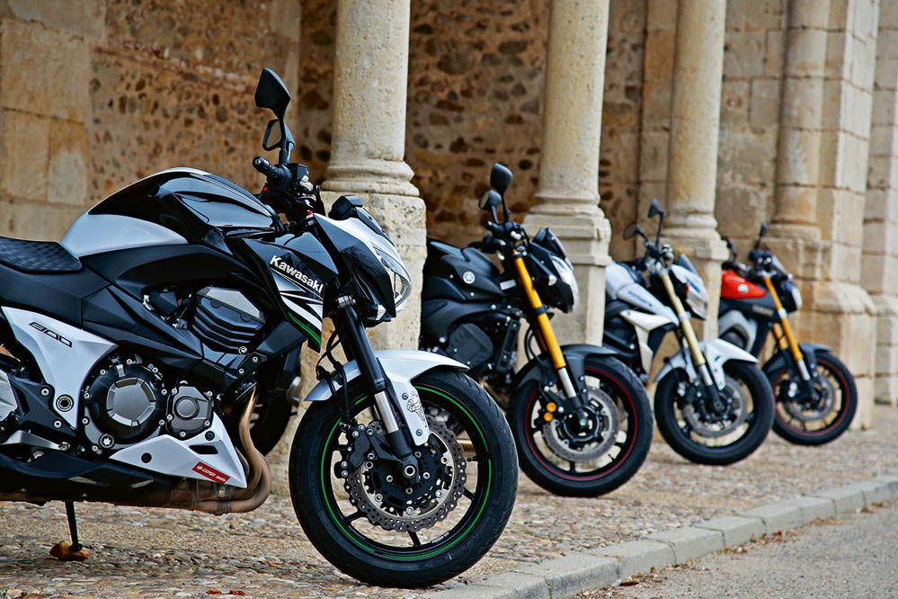 Comparativa naked Kawasaki, Suzuki y Yamaha. Galería de fotos