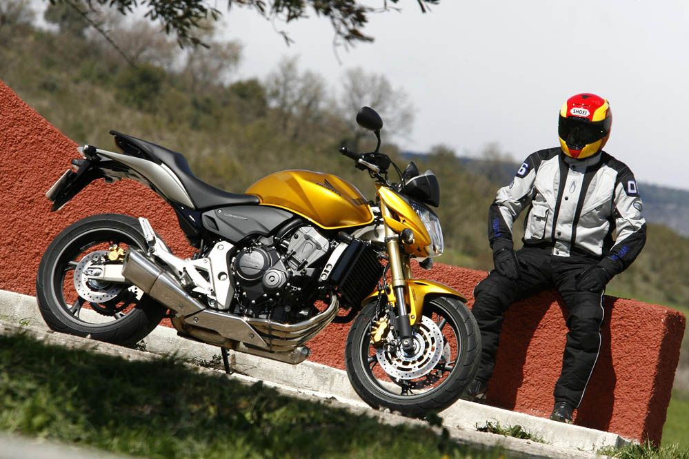 Honda CB600F Hornet. Fotos