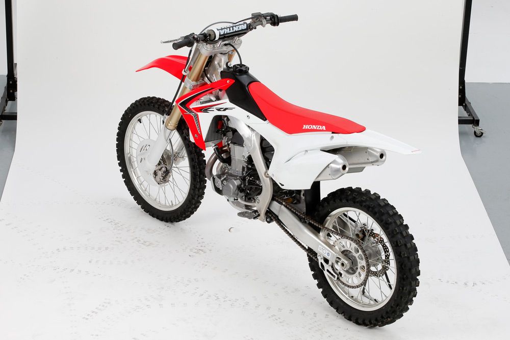 Galería de fotos de la comparativa motocross 450 2014 Honda y Suzuki