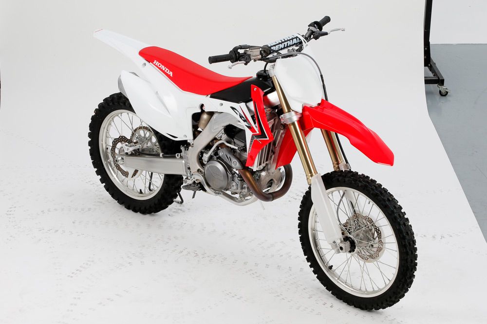 Galería de fotos de la comparativa motocross 450 2014 Honda y Suzuki