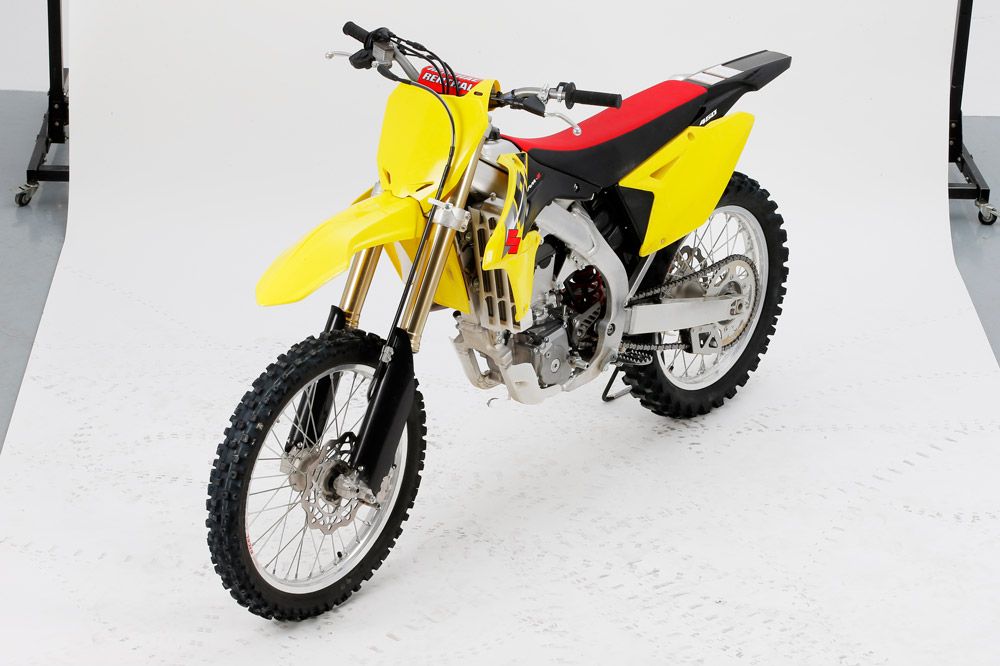 Galería de fotos de la comparativa motocross 450 2014 Honda y Suzuki