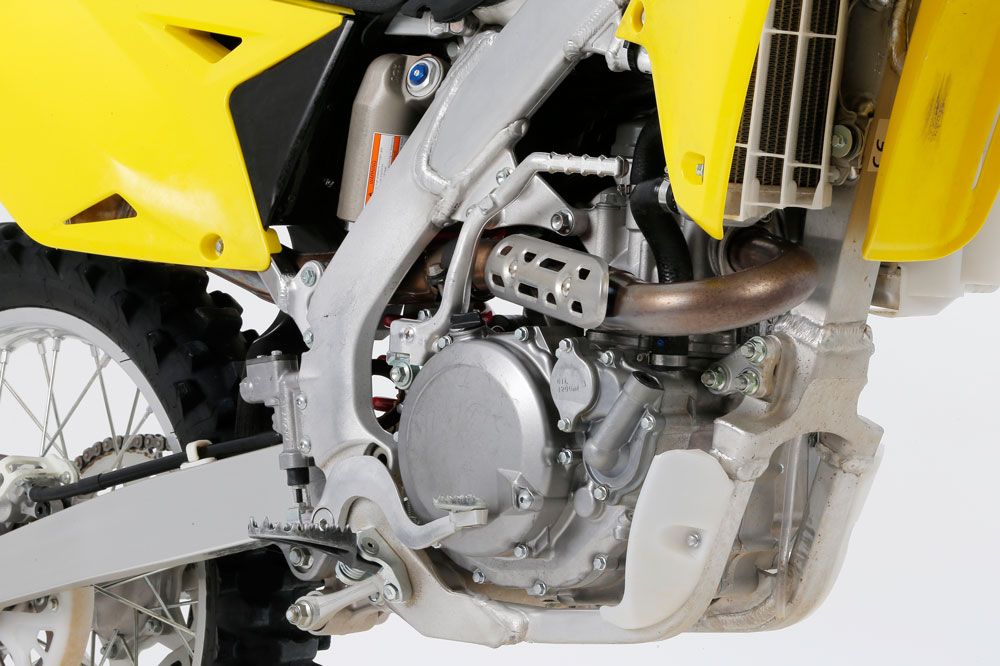 Galería de fotos de la comparativa motocross 450 2014 Honda y Suzuki