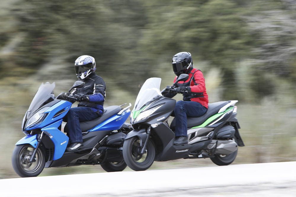 Comparativa Scooter: Kawasaki J300 ABS y Kymco K-XCT 300. Fotos