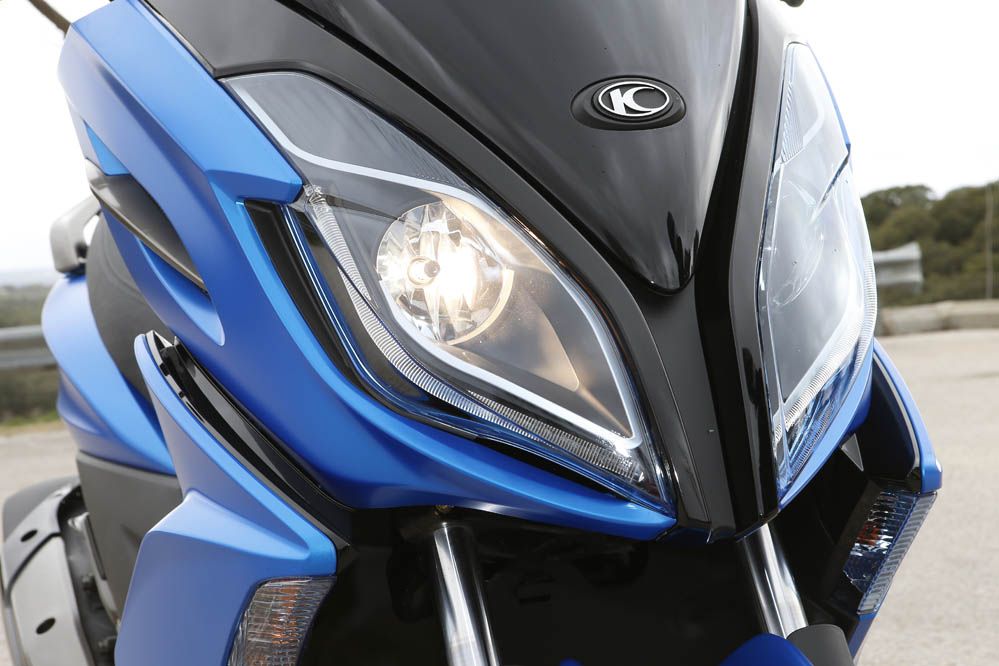 Comparativa Scooter: Kawasaki J300 ABS y Kymco K-XCT 300. Fotos