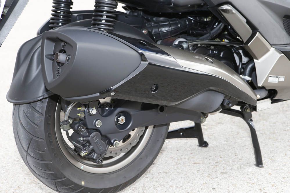 Comparativa Scooter: Kawasaki J300 ABS y Kymco K-XCT 300. Fotos