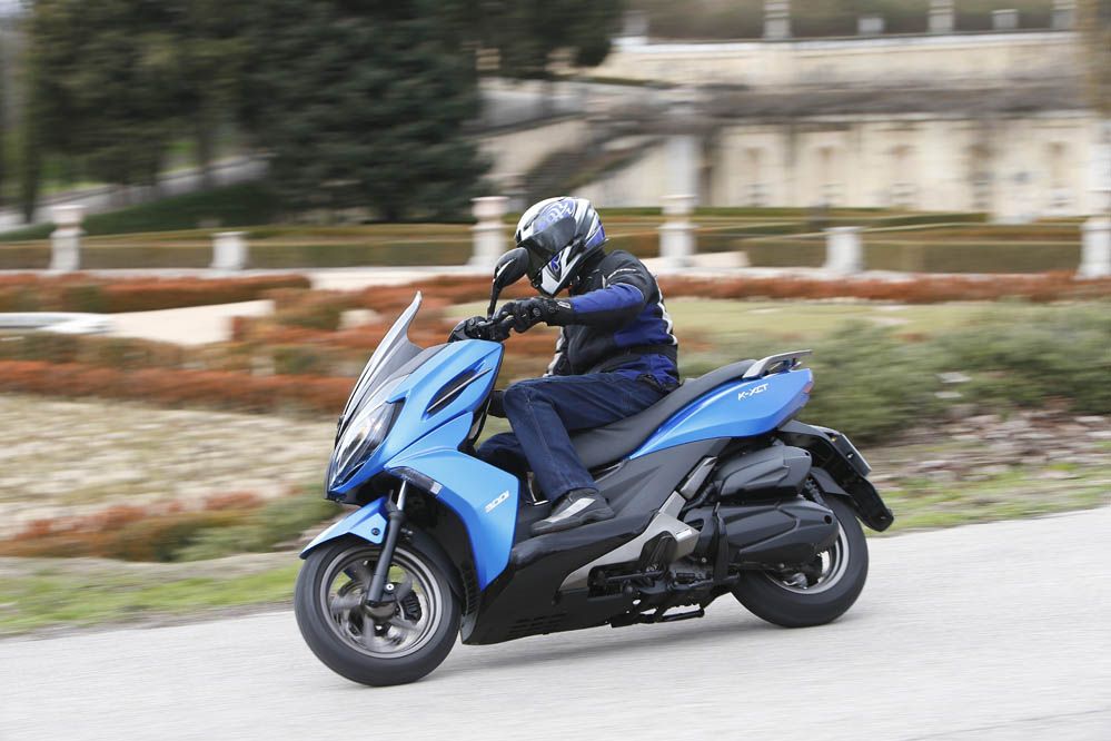 Comparativa Scooter: Kawasaki J300 ABS y Kymco K-XCT 300. Fotos