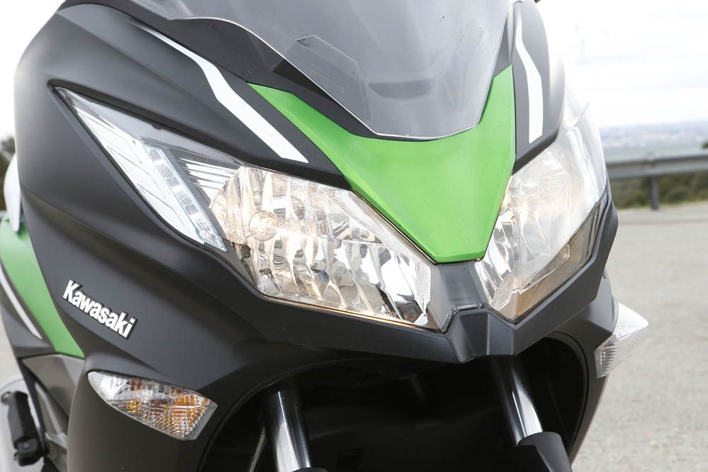 Comparativa Scooter: Kawasaki J300 ABS y Kymco K-XCT 300. Fotos