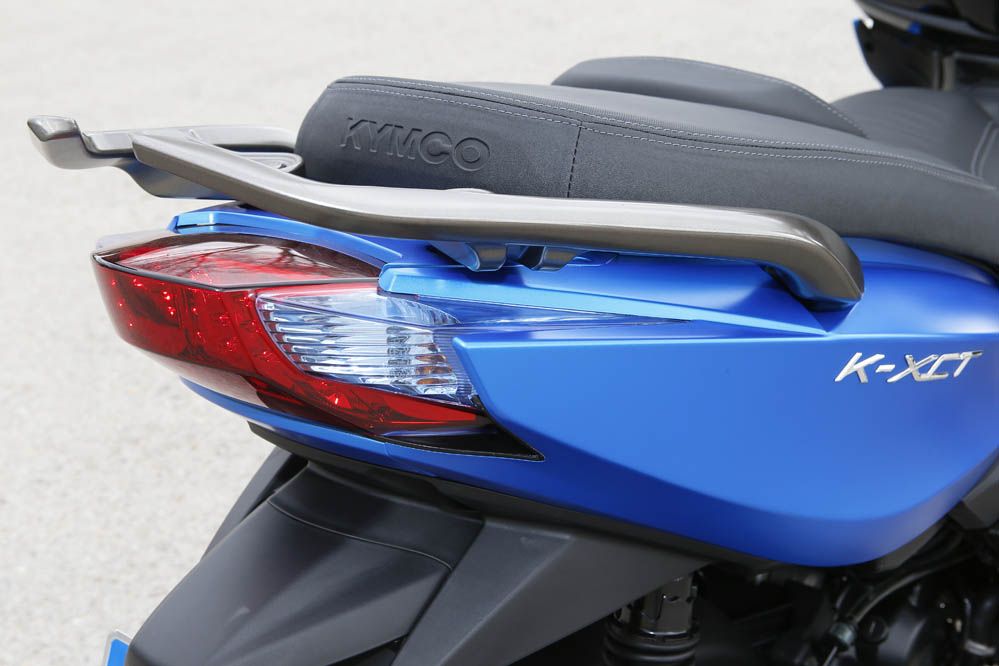 Comparativa Scooter: Kawasaki J300 ABS y Kymco K-XCT 300. Fotos