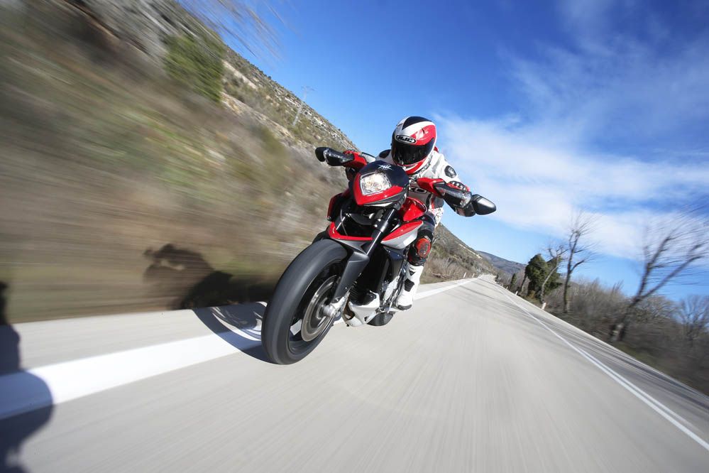 Prueba de la MV Agusta Rivale 800. Galería de fotos