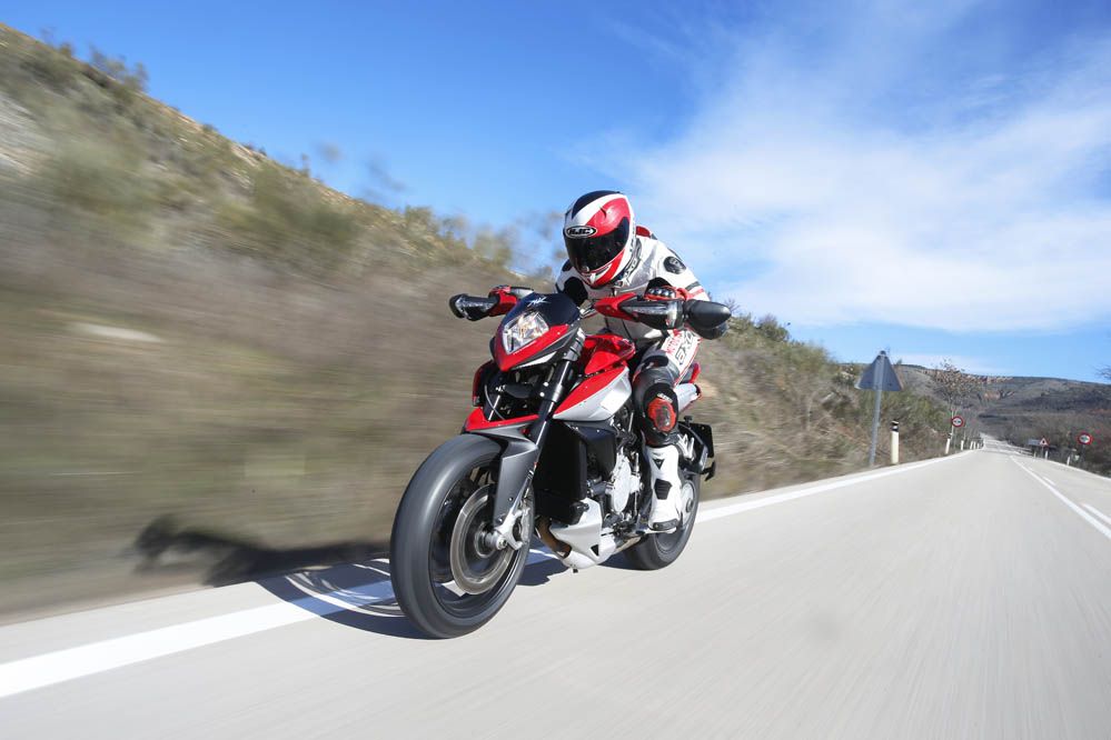 Prueba de la MV Agusta Rivale 800. Galería de fotos