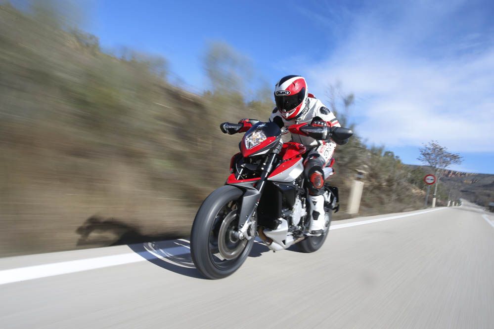 Prueba de la MV Agusta Rivale 800. Galería de fotos