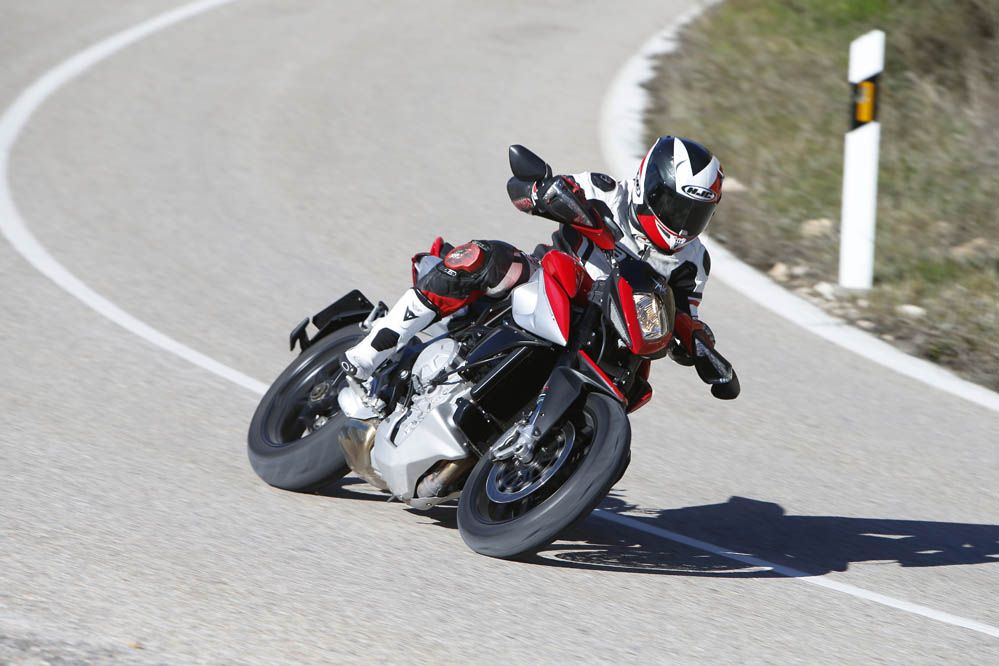 Prueba de la MV Agusta Rivale 800. Galería de fotos