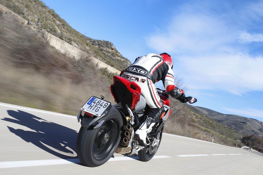 Prueba de la MV Agusta Rivale 800. Galería de fotos