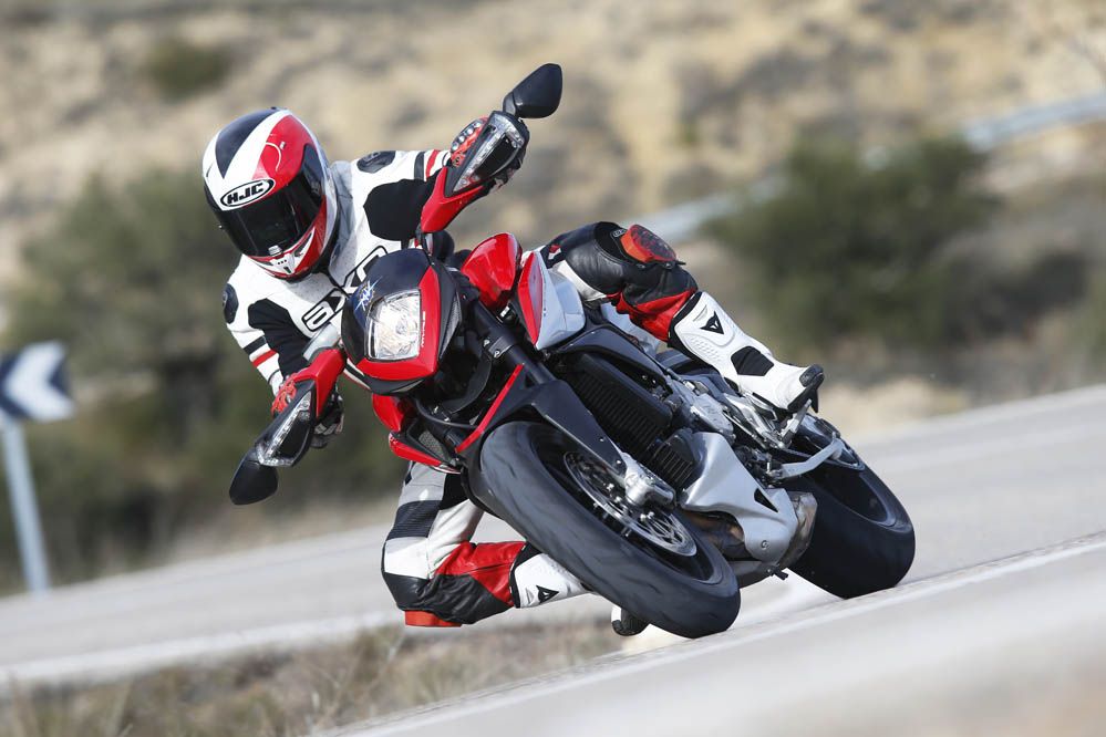 Prueba de la MV Agusta Rivale 800. Galería de fotos