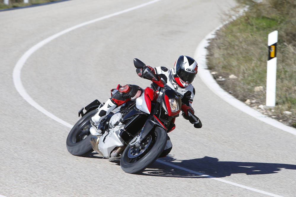 Prueba de la MV Agusta Rivale 800. Galería de fotos