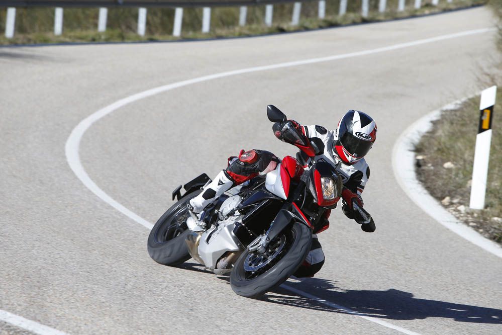 Prueba de la MV Agusta Rivale 800. Galería de fotos