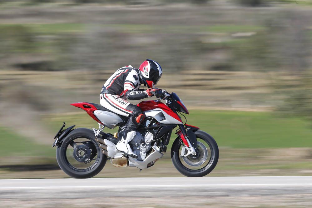 Prueba de la MV Agusta Rivale 800. Galería de fotos