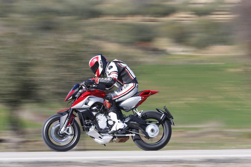 Prueba de la MV Agusta Rivale 800. Galería de fotos