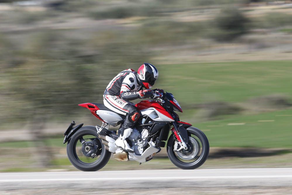 Prueba de la MV Agusta Rivale 800. Galería de fotos